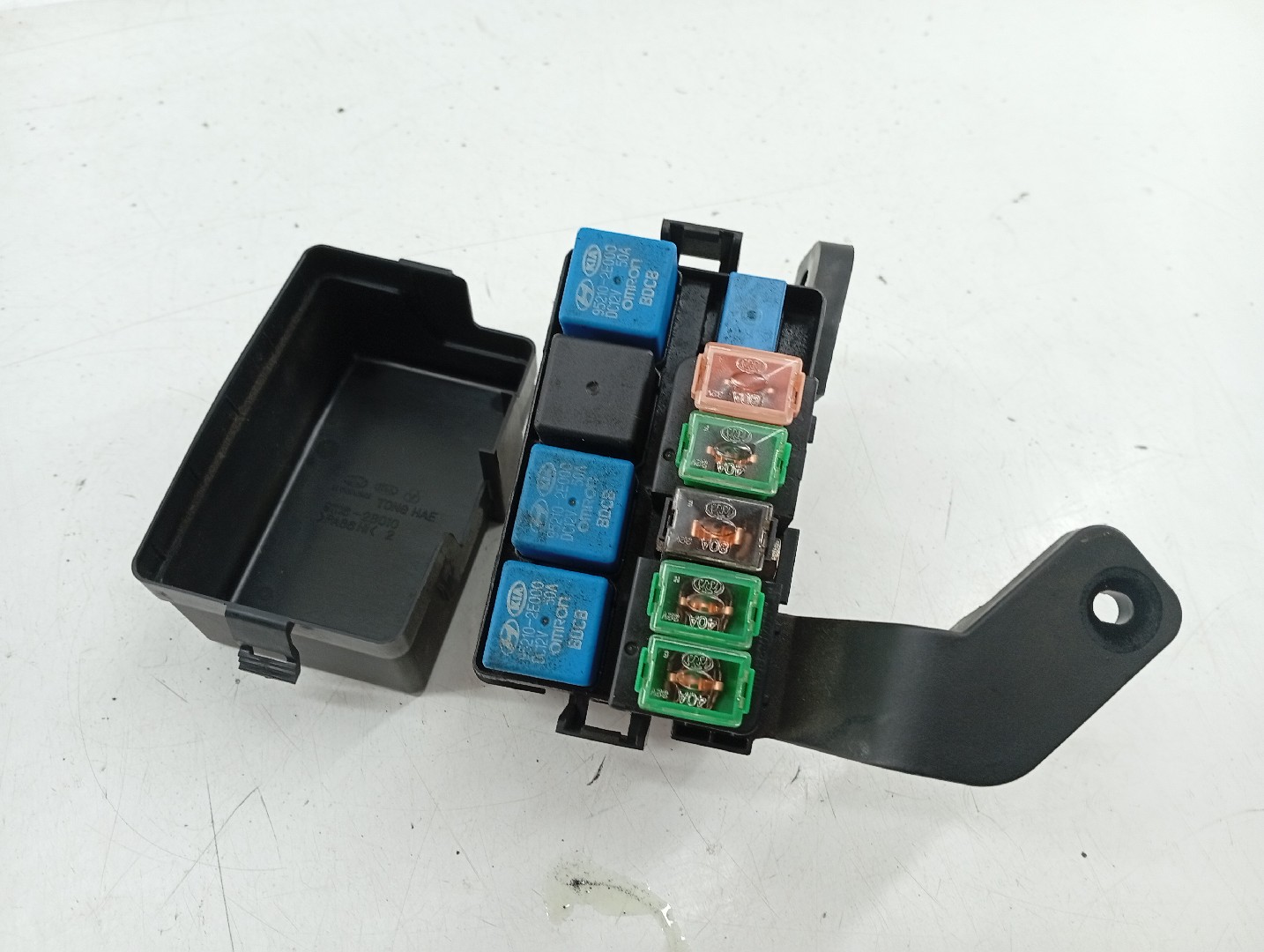 Caixa de fusíveis e relés HYUNDAI SANTA FÉ II (CM) | 05 - 15 Imagem-4