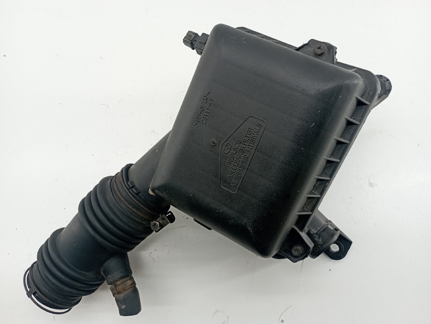 Caixa de filtro de ar HYUNDAI ACCENT três volumes (X-3) | 94 - 00