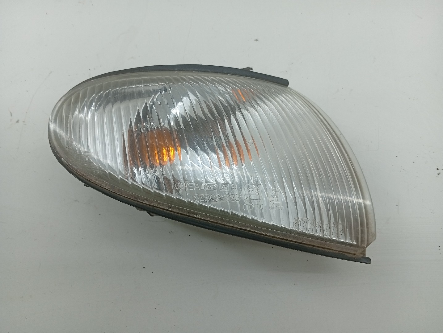 Pisca direito HYUNDAI ACCENT três volumes (X-3) | 94 - 00