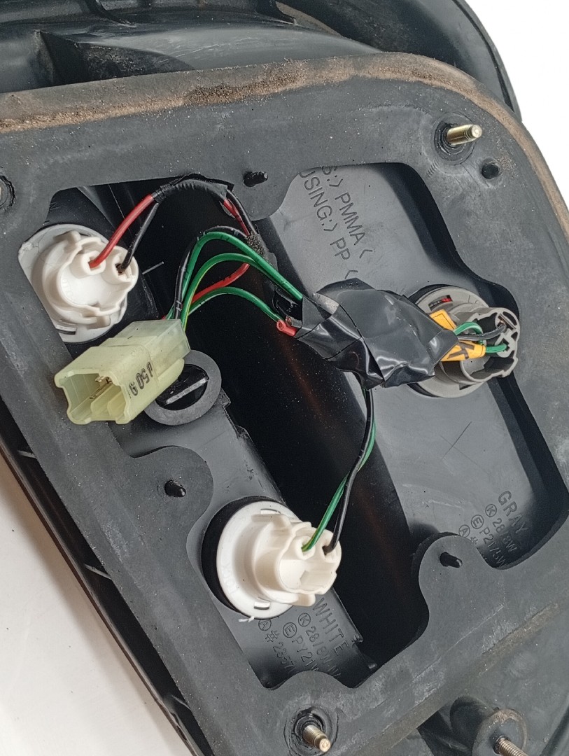 Farolim Stop Esquerdo HYUNDAI ACCENT três volumes (X-3) | 94 - 00 Imagem-6