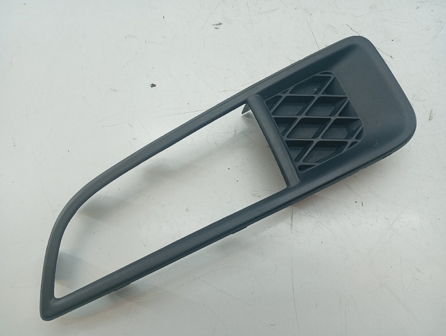 Grelha do farol de nevoeiro MAZDA 2 (DY) | 03 - 07