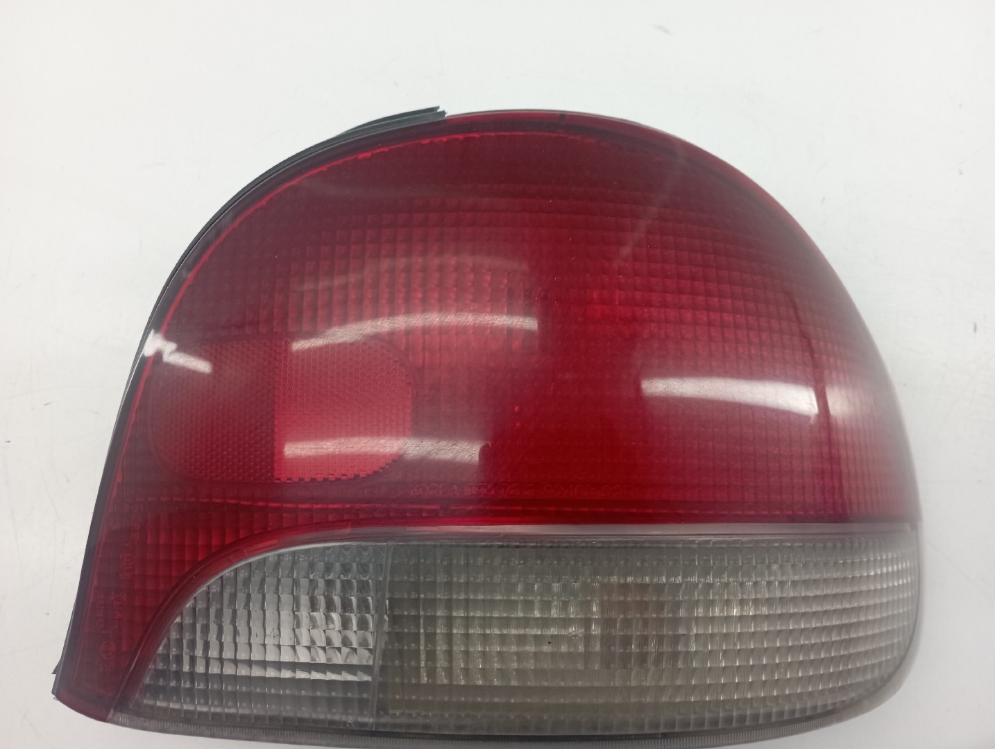 Farolim Stop Direito HYUNDAI ACCENT três volumes (X-3) | 94 - 00