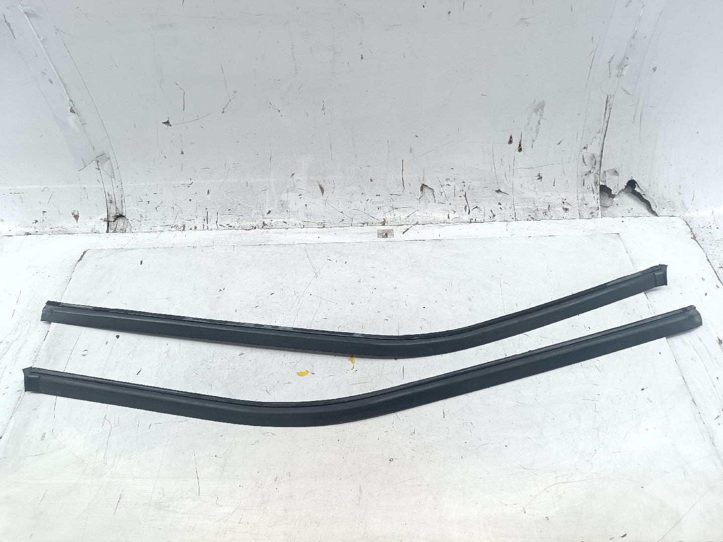 Acabamento de Para-brisas VOLKSWAGEN CADDY II Combi (9K9B) | 95 - 04 Imagem-6