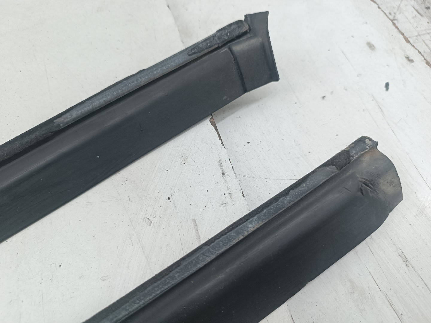 Acabamento de Para-brisas VOLKSWAGEN CADDY II Combi (9K9B) | 95 - 04 Imagem-3