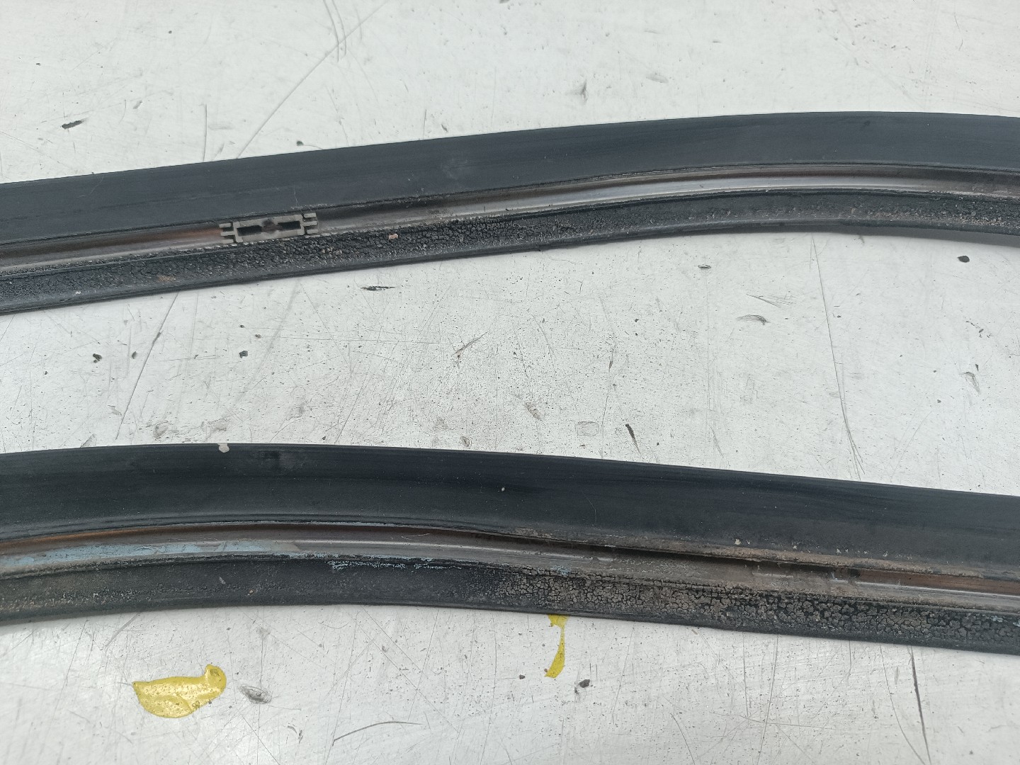 Acabamento de Para-brisas VOLKSWAGEN CADDY II Combi (9K9B) | 95 - 04 Imagem-1