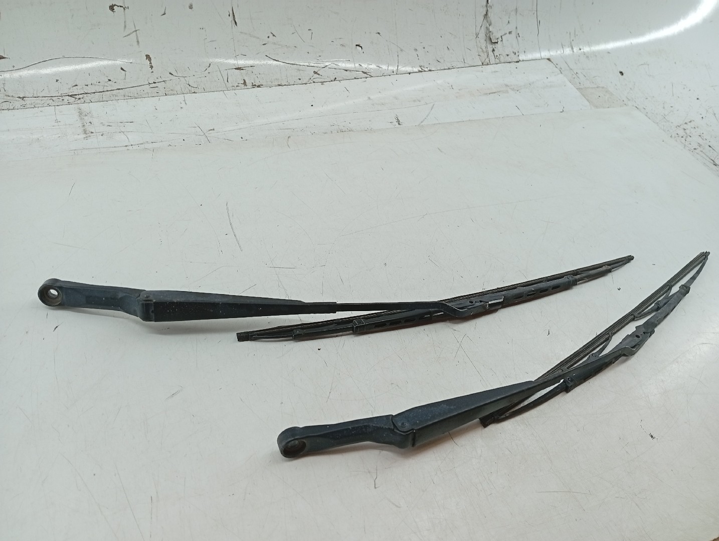 Astes/Escova Limpa Conjunto (2) VOLKSWAGEN CADDY II Combi (9K9B) | 95 - 04 Imagem-1