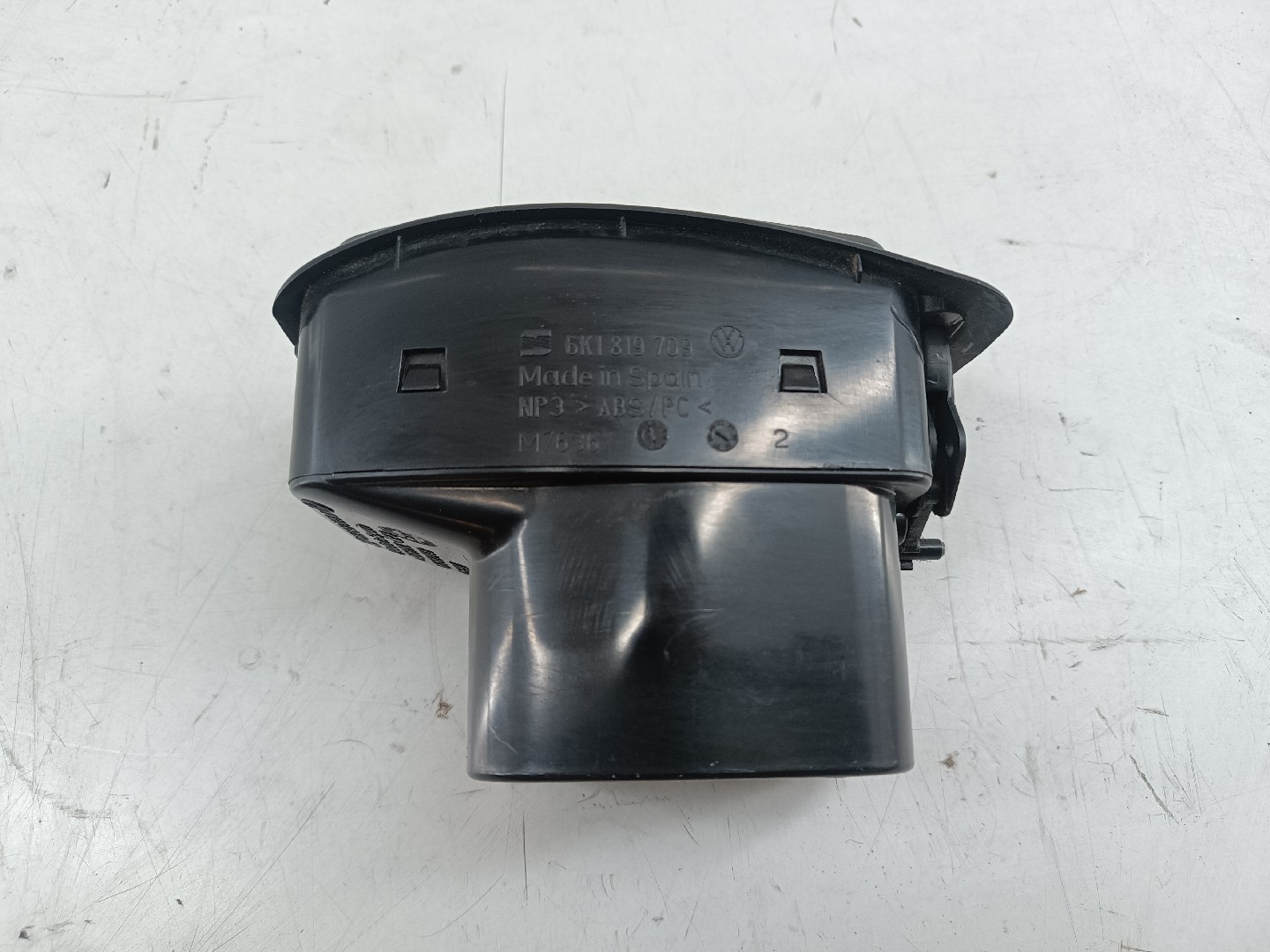 Difusor de ar esquerdo VOLKSWAGEN CADDY II Combi (9K9B) | 95 - 04 Imagem-2