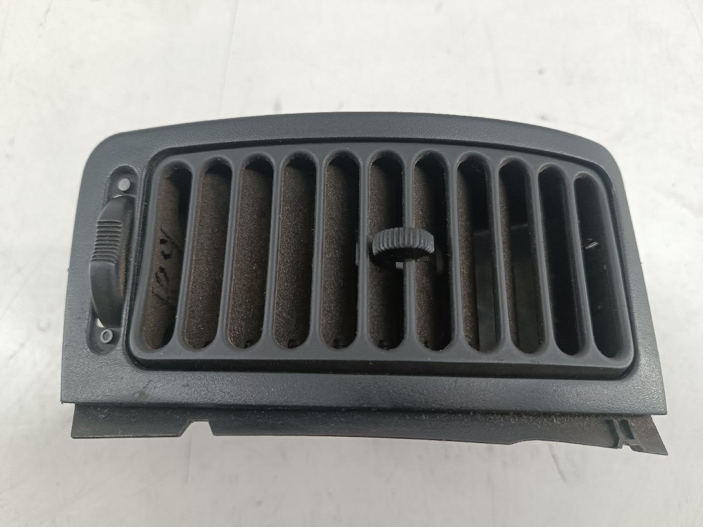 Difusor de ar esquerdo VOLKSWAGEN CADDY II Combi (9K9B) | 95 - 04 Imagem-3