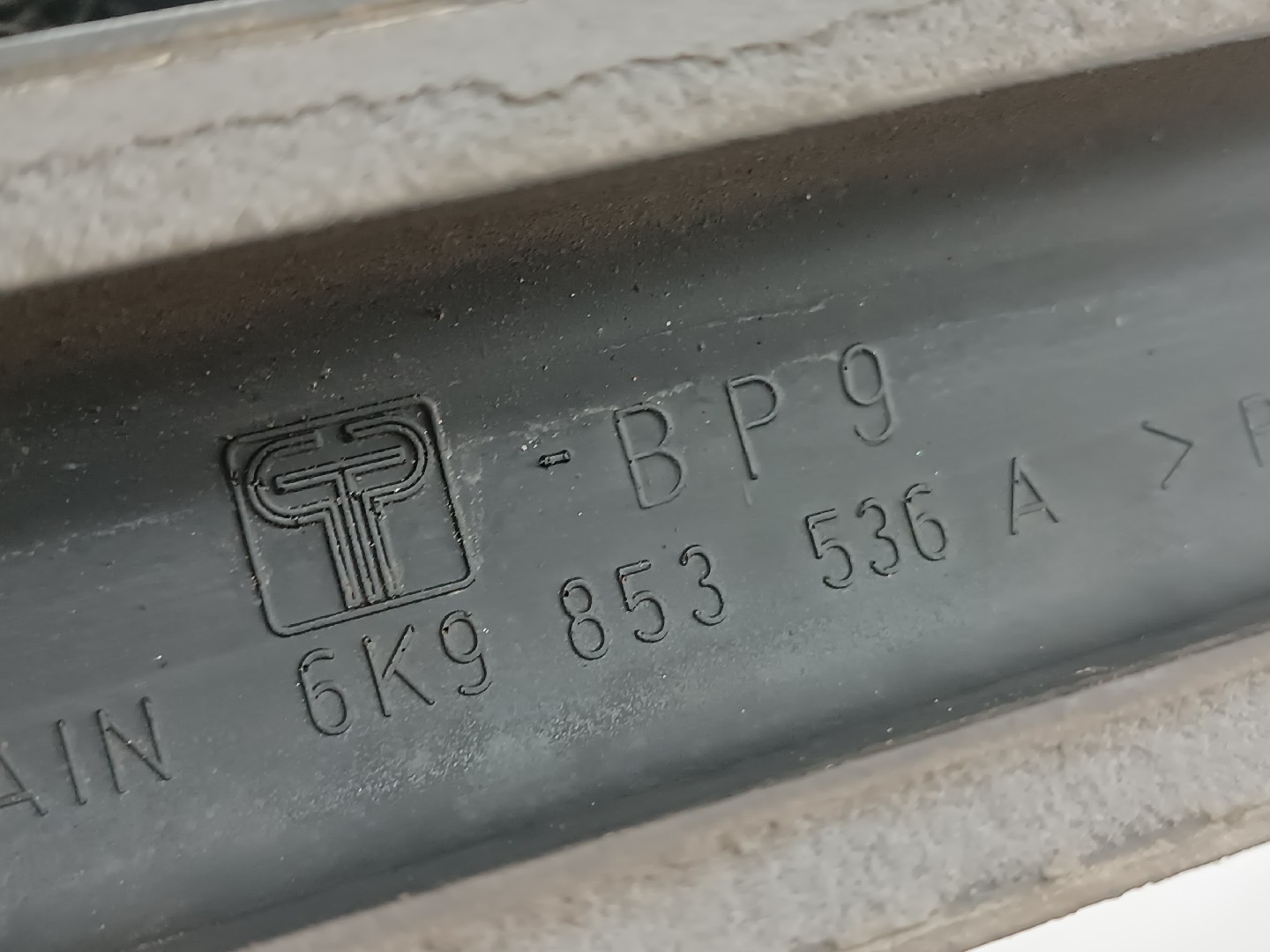 Friso Exterior VOLKSWAGEN CADDY II Combi (9K9B) | 95 - 04 Imagem-1