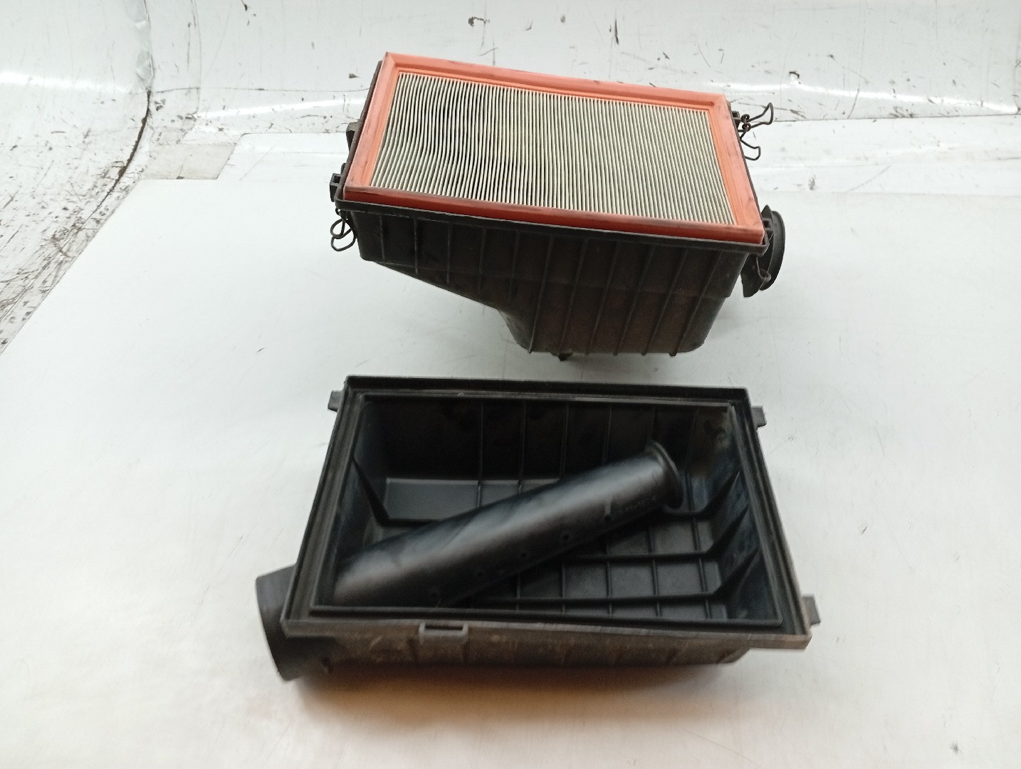 Caixa de filtro de ar VOLKSWAGEN CADDY II Combi (9K9B) | 95 - 04 Imagem-4