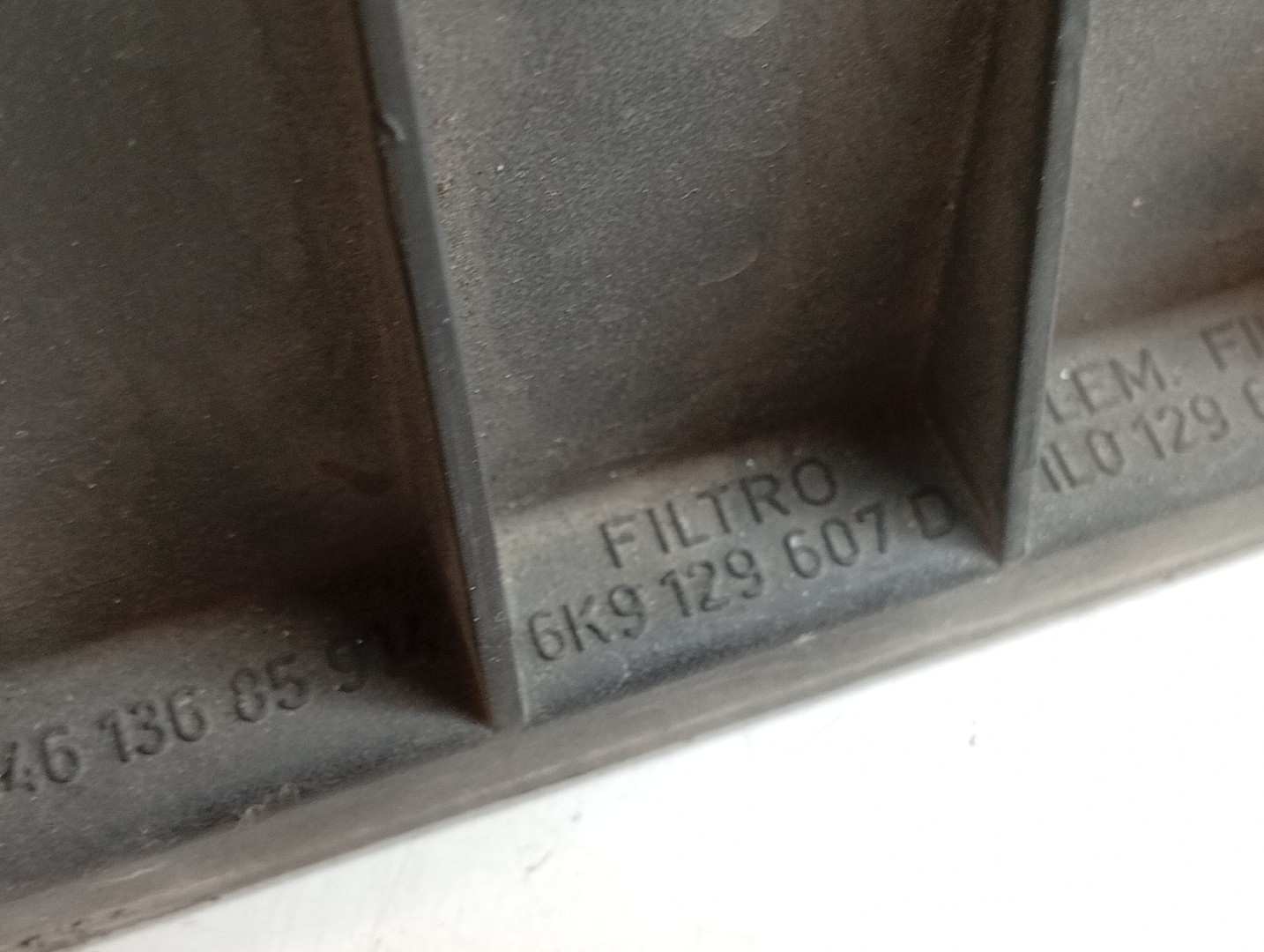 Caixa de filtro de ar VOLKSWAGEN CADDY II Combi (9K9B) | 95 - 04 Imagem-1