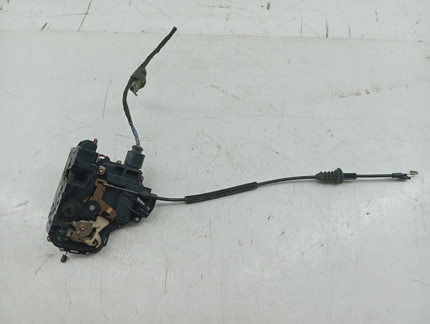 Fecho da Porta Trás Direito VOLKSWAGEN GOLF IV (1J1) | 97 - 07 Imagem-4