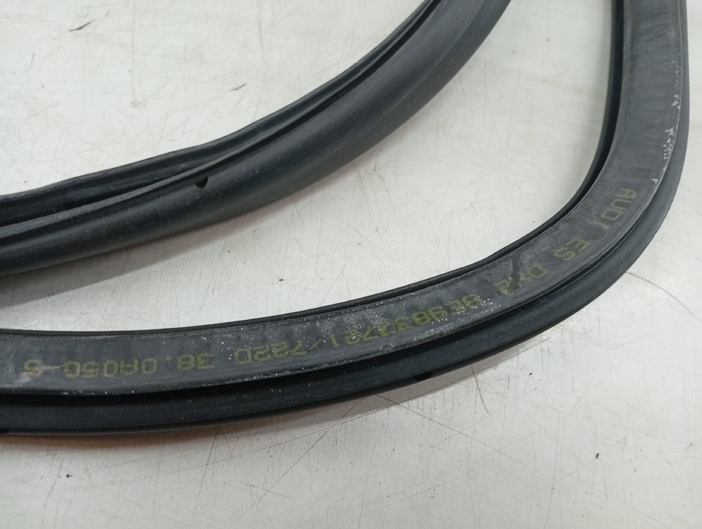 Borracha Da Porta Traseira Direita AUDI A4 Avant (8ED, B7) | 04 - 08 Imagem-1