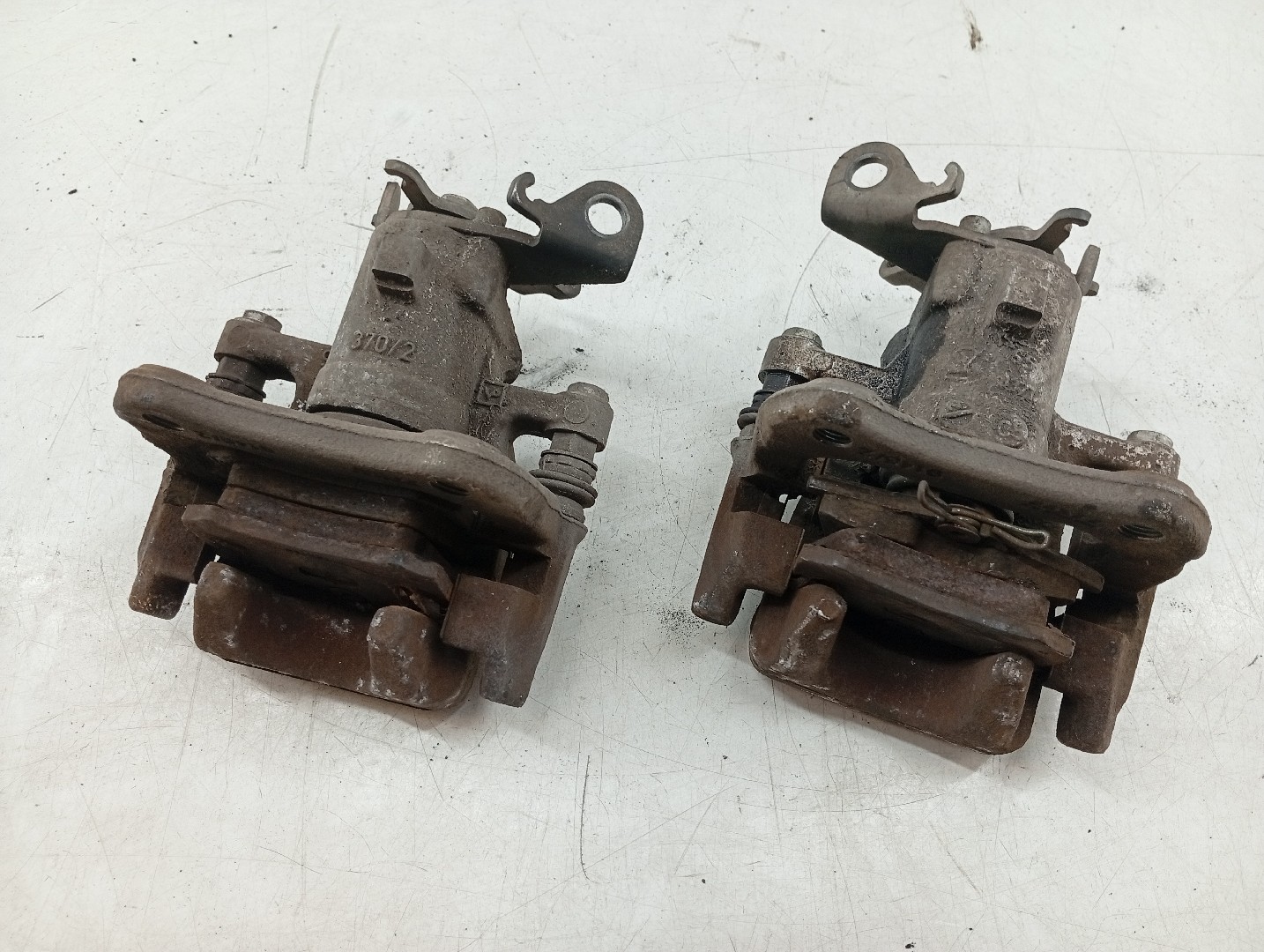 Conjunto (2) Pinças Travão RENAULT MEGANE II três volumes (LM0/1_) | 03 - 