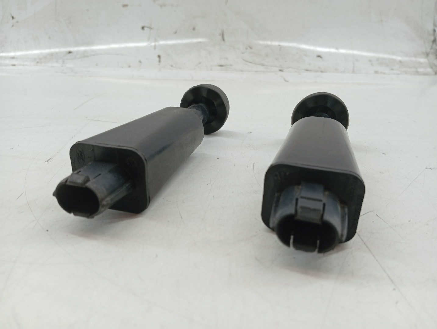 Batente FORD TOURNEO COURIER B460 Kombi | 14 -  Imagem-1