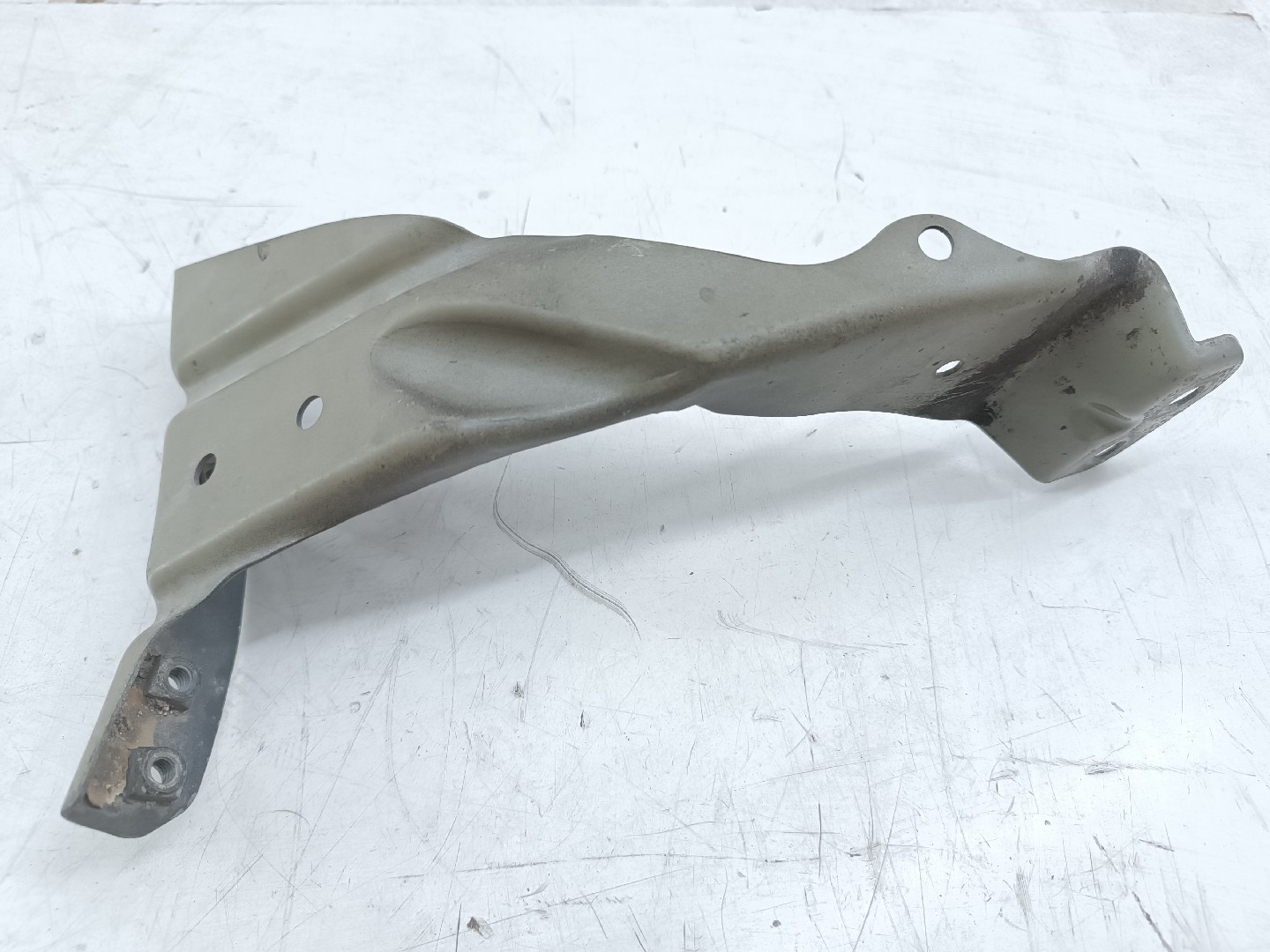 Suporte de montagem guarda lamas SEAT EXEO (3R2) | 08 - 13 Imagem-1