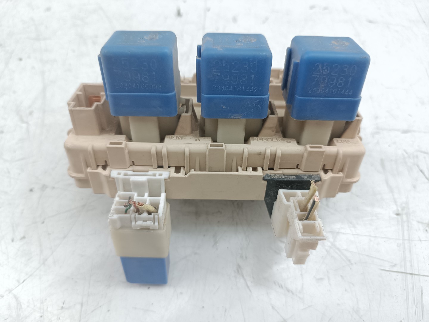 Caixa de fusíveis e relés NISSAN X-TRAIL (T30) | 01 - 13 Imagem-3