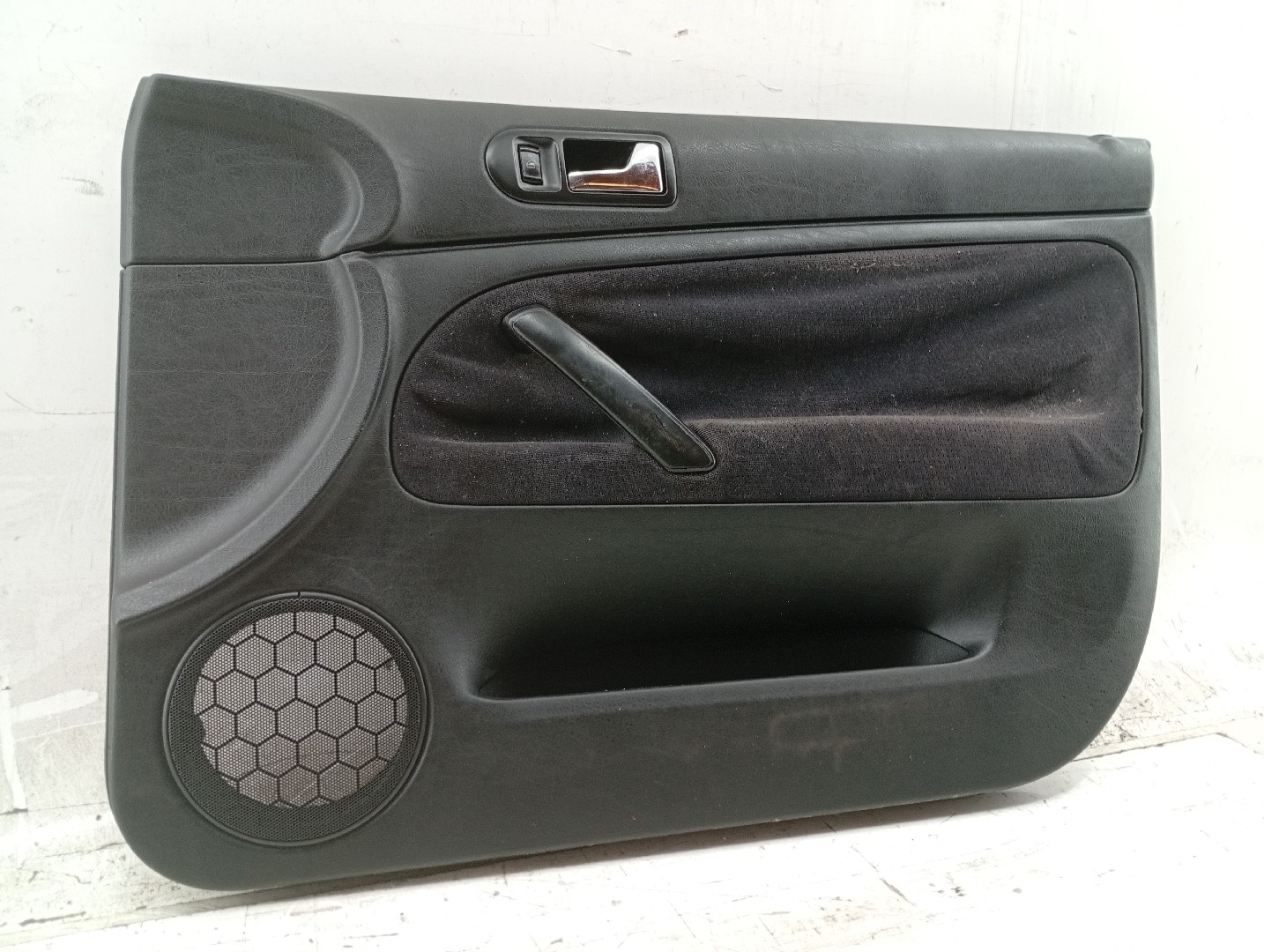 Quartela de porta frente direita VOLKSWAGEN PASSAT (3B2) | 96 - 01 Imagem-5