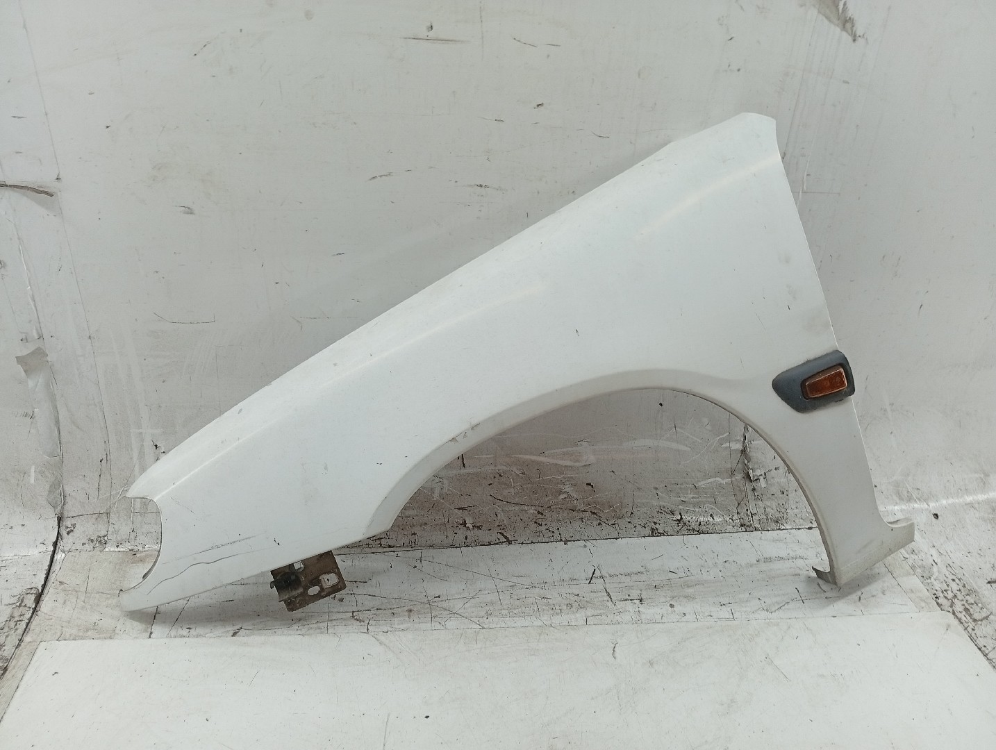 Guarda Lamas Esquerdo CITROEN SAXO Hatchback van (S3_) | 97 - 03