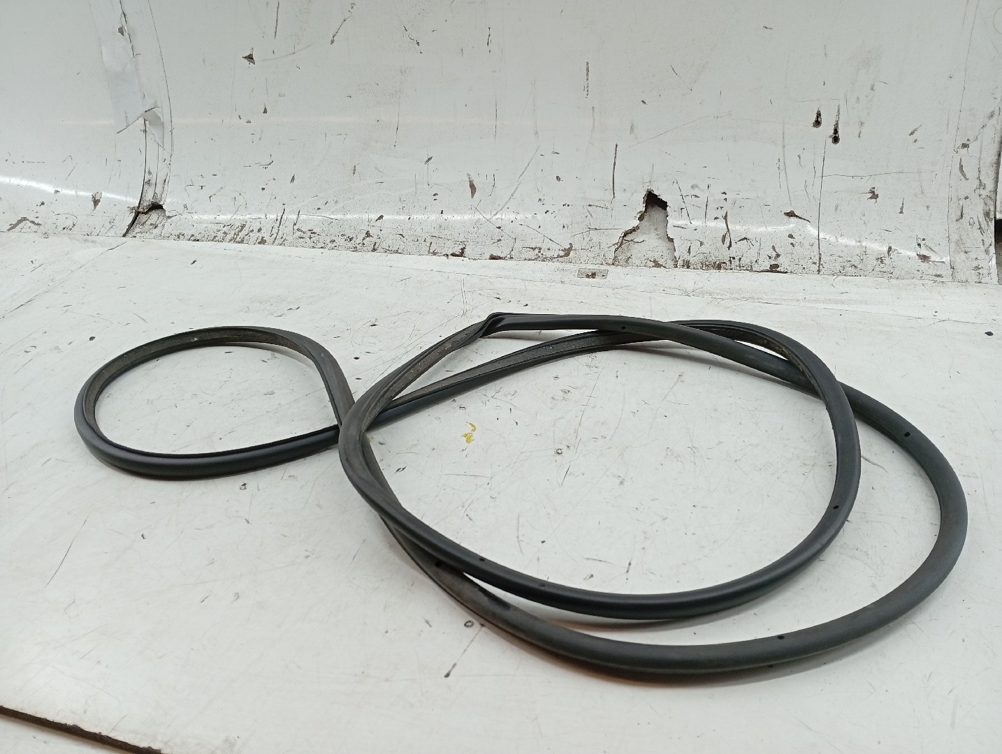 Borracha Da Porta Traseira Esquerda VOLKSWAGEN PASSAT Variant (3C5) | 05 - 11 Imagem-1