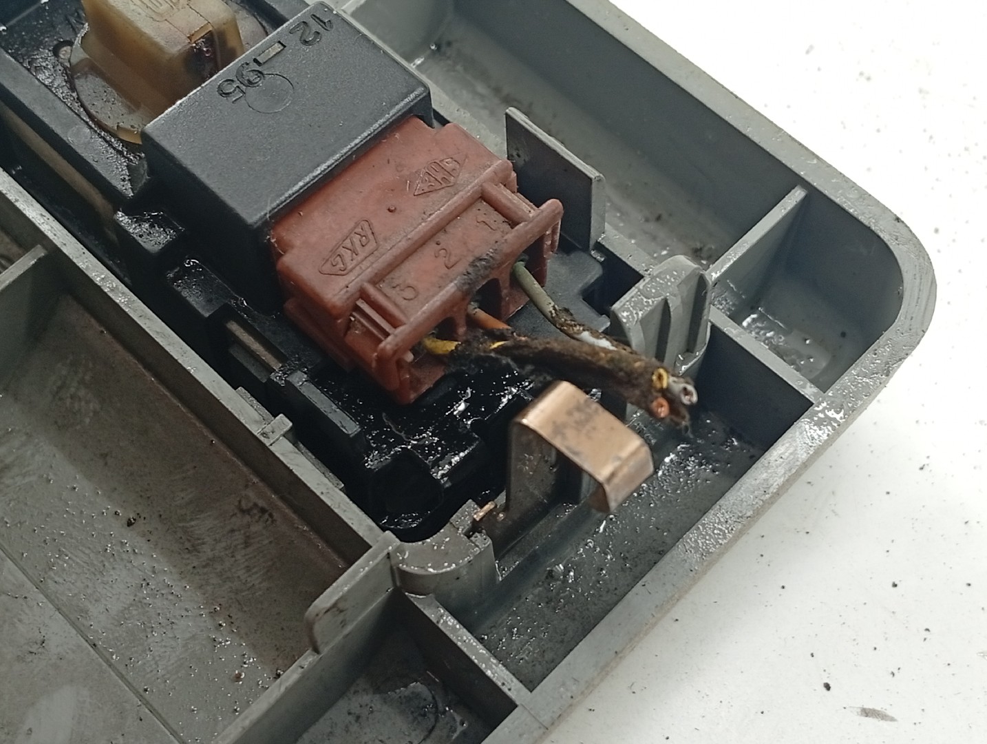 Luz teto frente plafonier CITROEN SAXO Hatchback van (S3_) | 97 - 03 Imagem-3