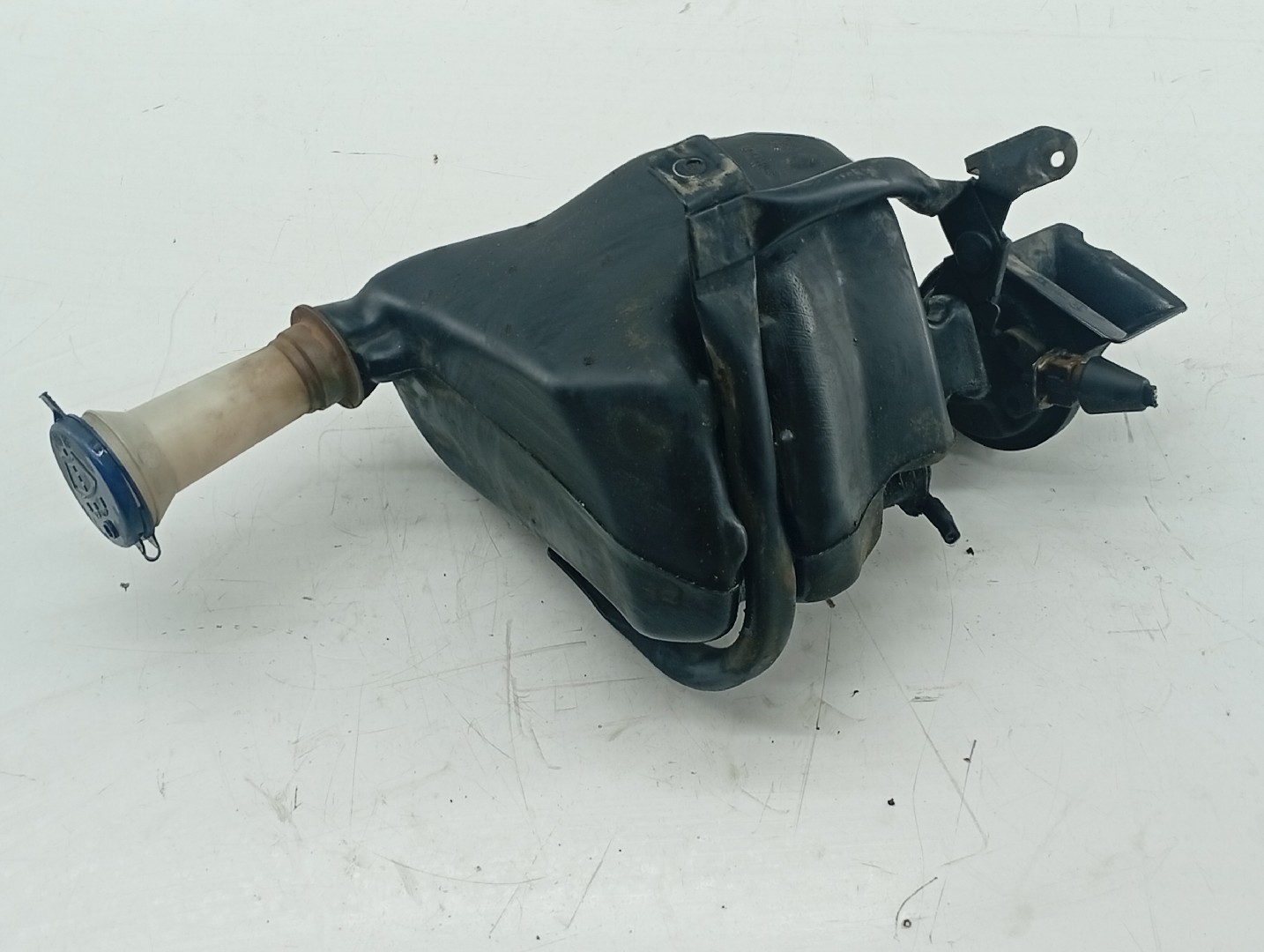 Reservatório de água do limpa para-brisas CITROEN SAXO Hatchback van (S3_) | 97 - 03 Imagem-5