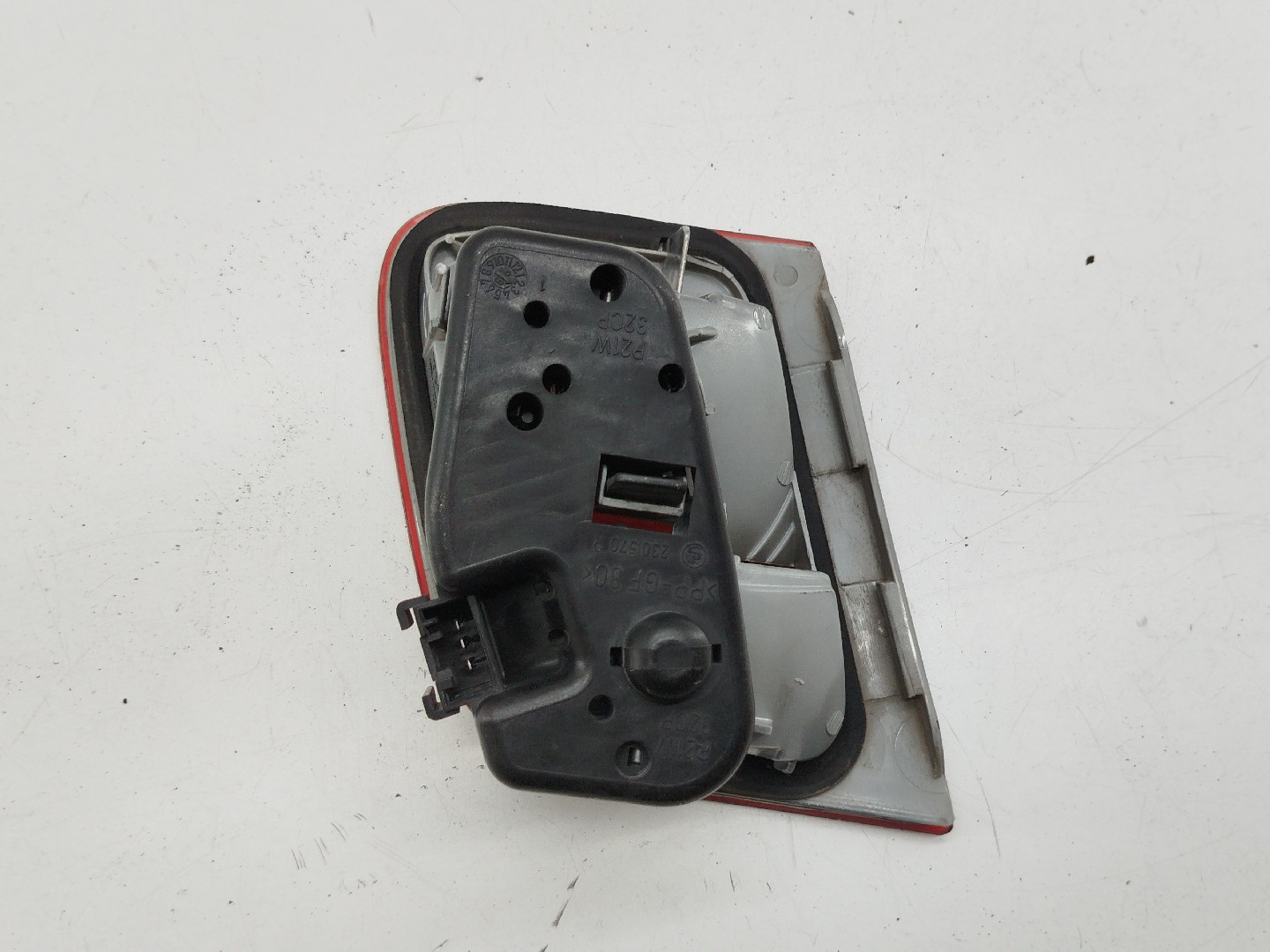 Farolim da Mala Direito BMW 3 (E46) | 97 - 05 Imagem-3