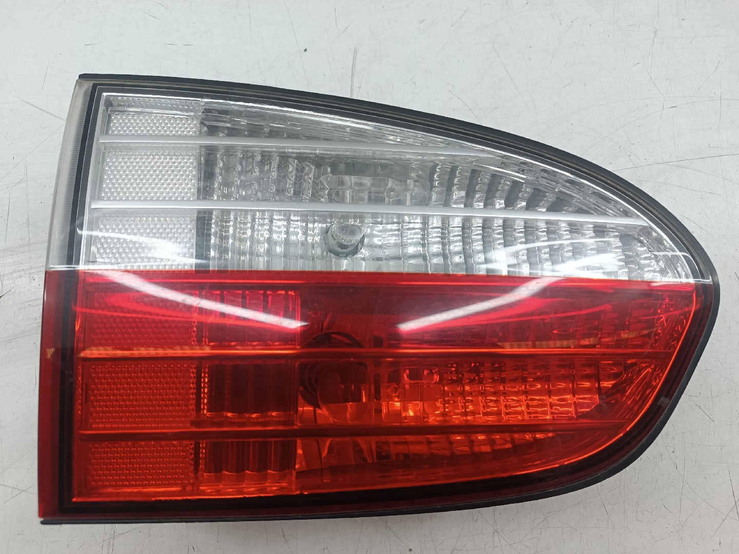 Farolim da Mala Esquerdo HYUNDAI H-1 / STAREX Veículo multiuso (A1) | 97 -  Imagem-4