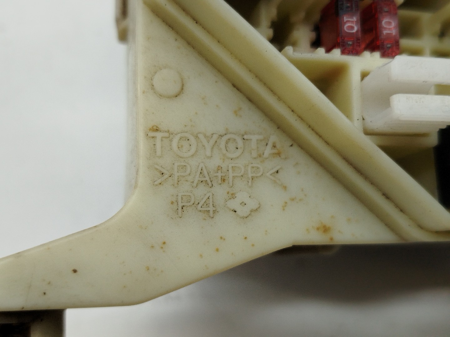 Caixa de fusíveis e relés TOYOTA YARIS (_P1_) | 99 - 05 Imagem-1