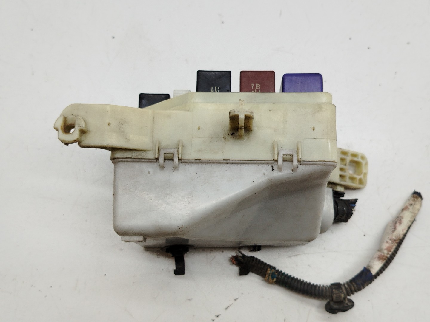 Caixa de fusíveis e relés TOYOTA YARIS (_P1_) | 99 - 05 Imagem-4