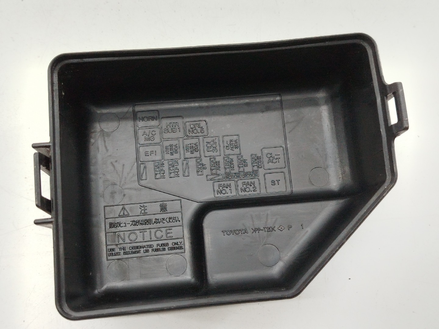 Caixa de fusíveis e relés TOYOTA YARIS (_P1_) | 99 - 05 Imagem-2