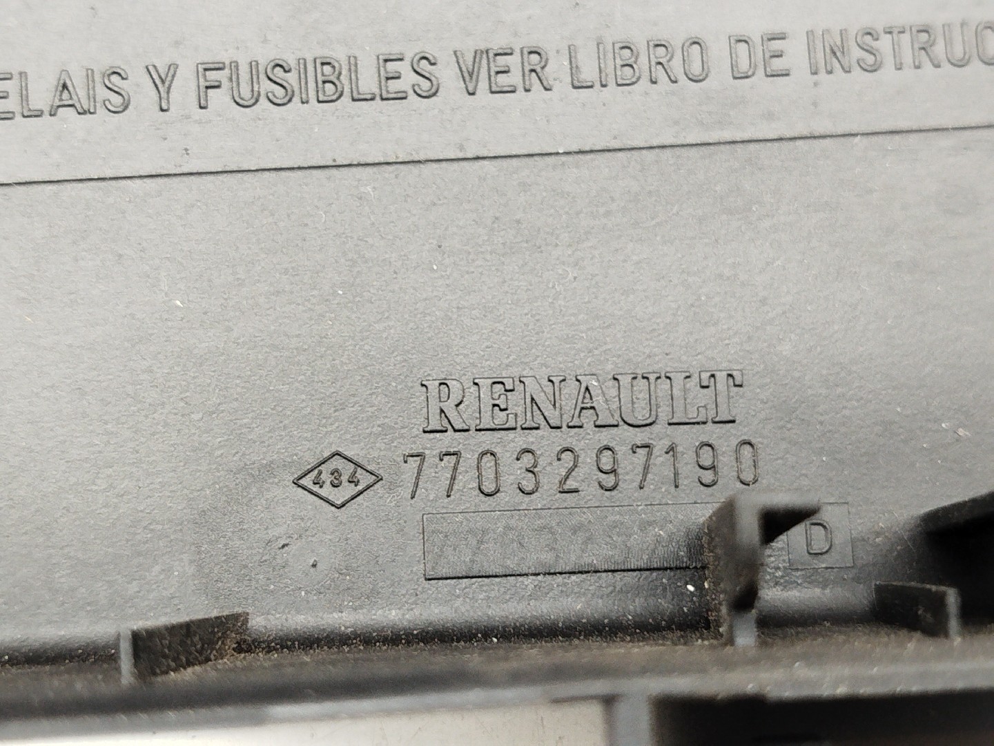 Tampa de caixa de fusiveis RENAULT MEGANE I (BA0/1_) | 95 - 04 Imagem-2