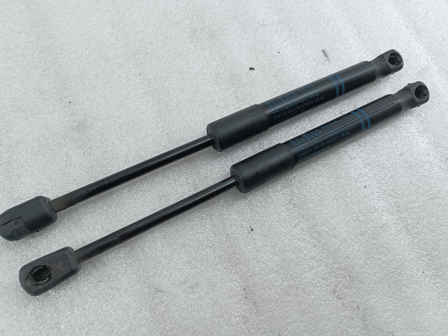 Amortecedores do capô BMW 3 (F30, F80) | 11 - 18 Imagem-4