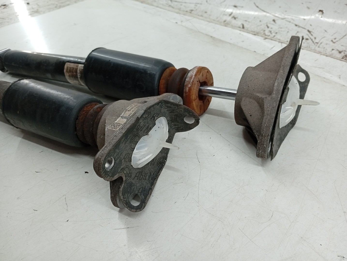 Amortecedores traseiros BMW 3 (F30, F80) | 11 - 18 Imagem-2