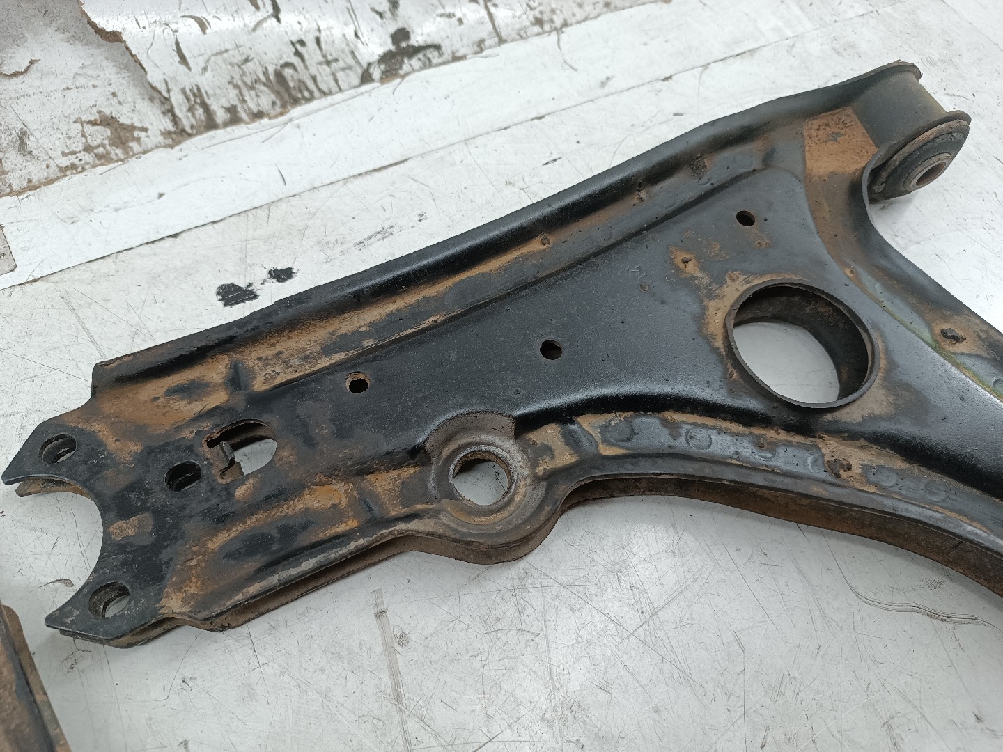 Braços de suspensão esquerdo e direito VOLKSWAGEN CADDY II Combi (9K9B) | 95 - 04 Imagem-1