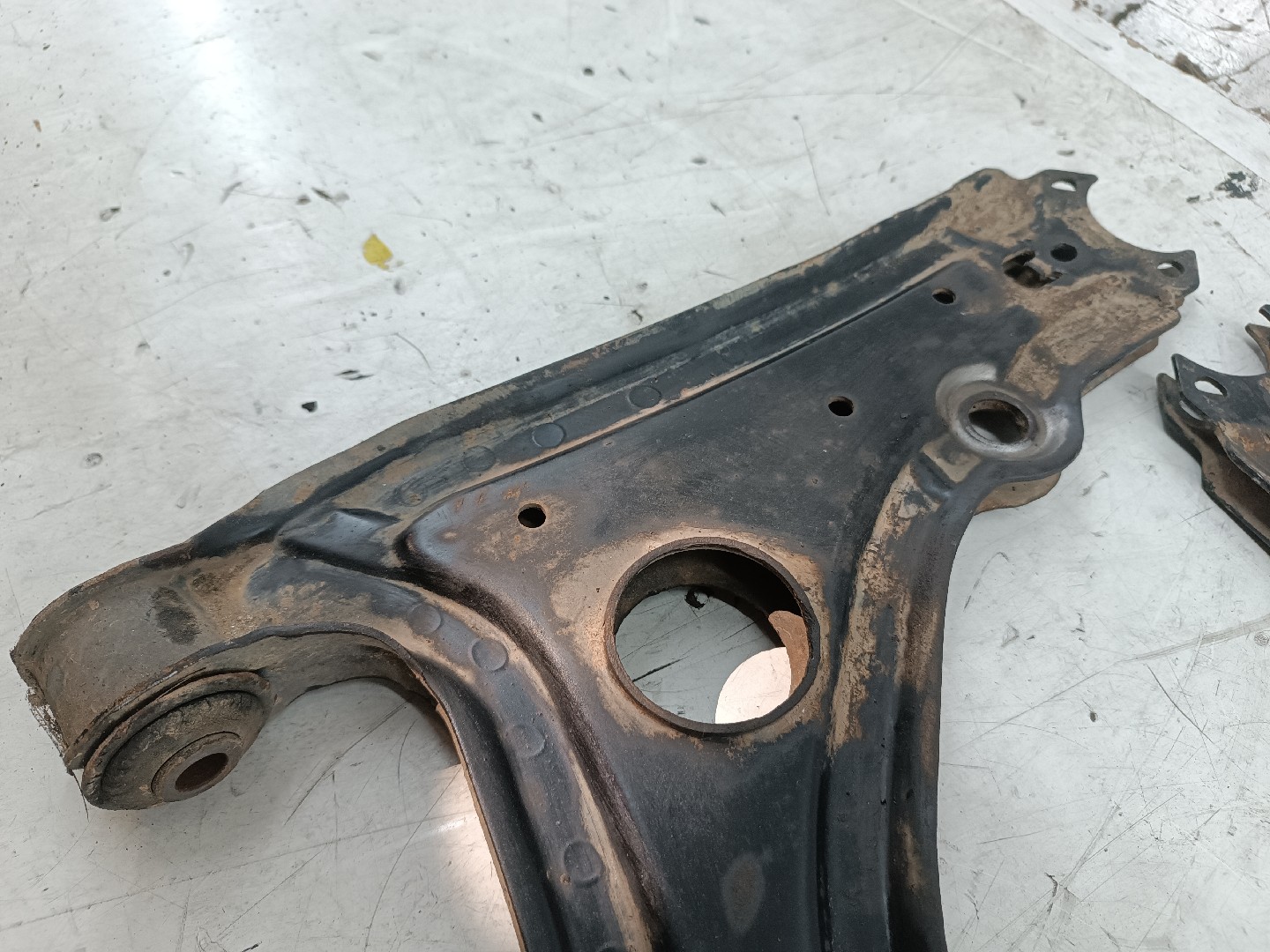 Braços de suspensão esquerdo e direito VOLKSWAGEN CADDY II Combi (9K9B) | 95 - 04 Imagem-2