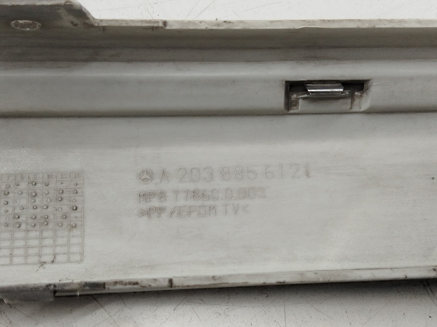 Friso de para-choques frente MERCEDES-BENZ C-CLASS (W203) | 00 - 07 Imagem-3