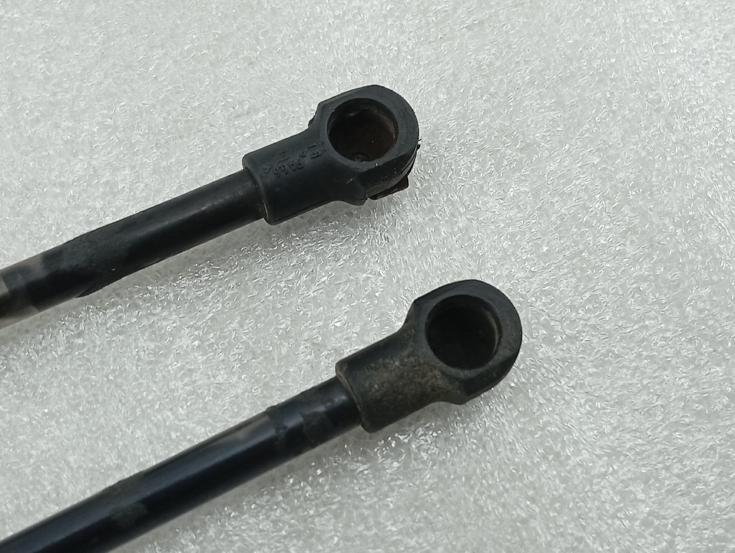 Amortecedores de mala esq. / Dir. AUDI A4 Avant (8E5, B6) | 00 - 05 Imagem-1