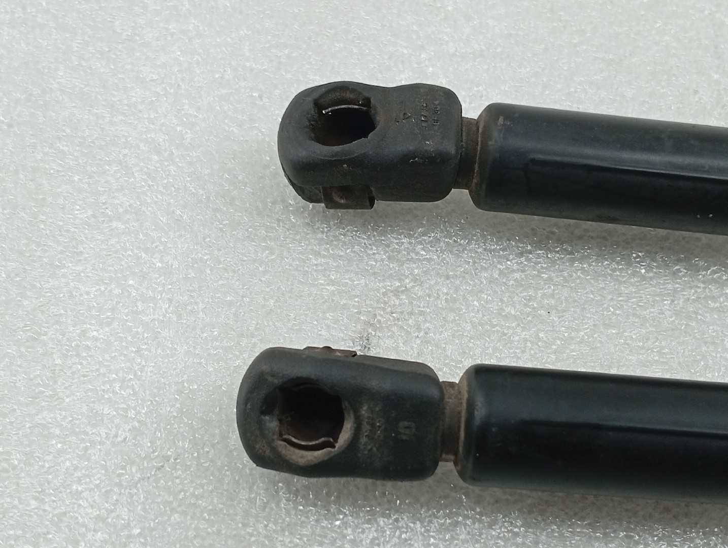 Amortecedores de mala esq. / Dir. AUDI A4 Avant (8E5, B6) | 00 - 05 Imagem-2