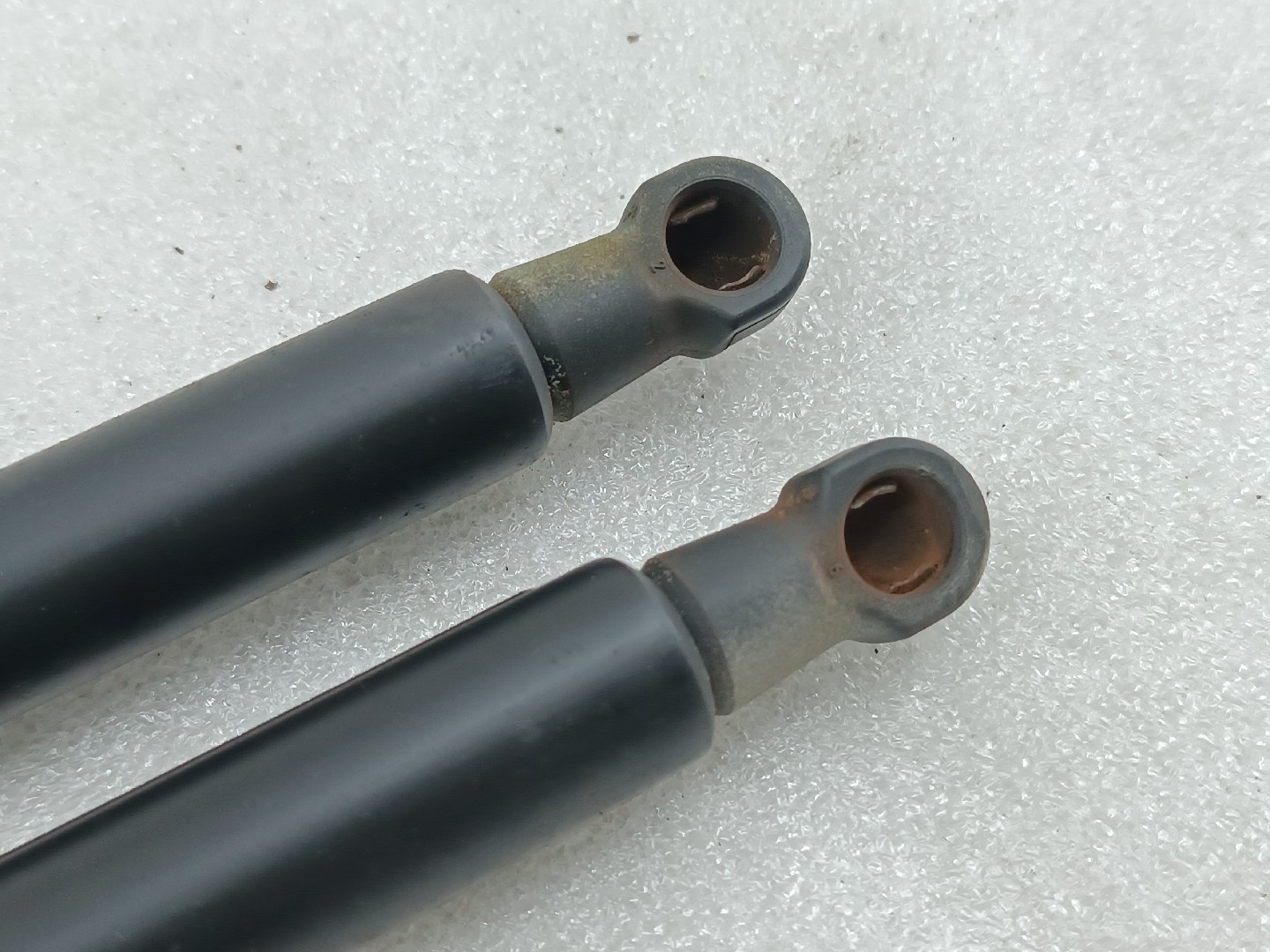 Amortecedores de mala esq. / Dir. AUDI A4 Avant (8E5, B6) | 00 - 05 Imagem-1