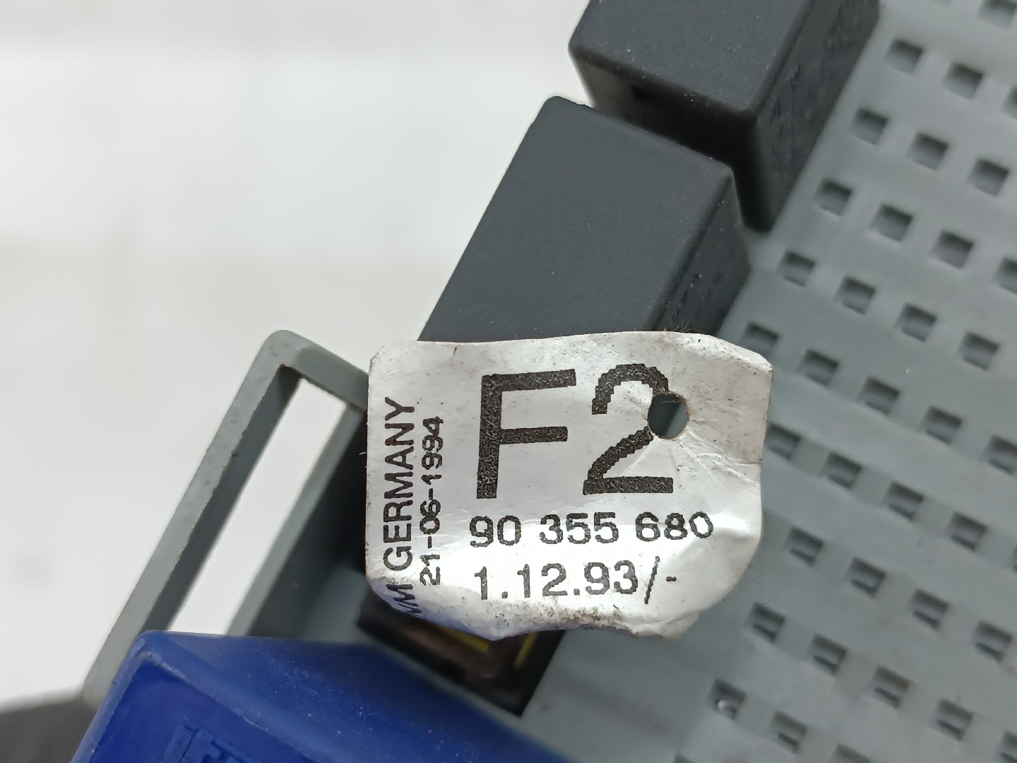 Caixa de fusíveis e relés OPEL ASTRA F (T92) | 91 - 98 Imagem-1