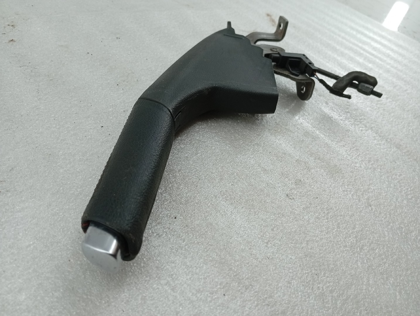 Travão de mão VOLKSWAGEN POLO (6R1, 6C1) | 09 -  Imagem-3