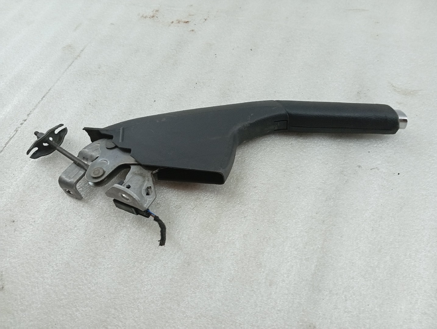 Travão de mão VOLKSWAGEN POLO (6R1, 6C1) | 09 -  Imagem-1