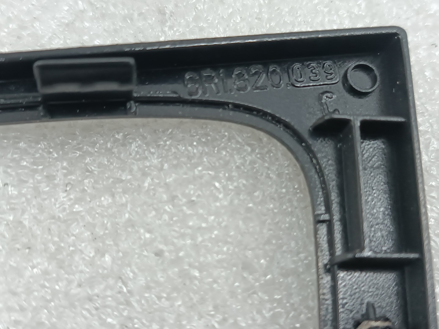 Moldura de consola central VOLKSWAGEN POLO (6R1, 6C1) | 09 -  Imagem-1