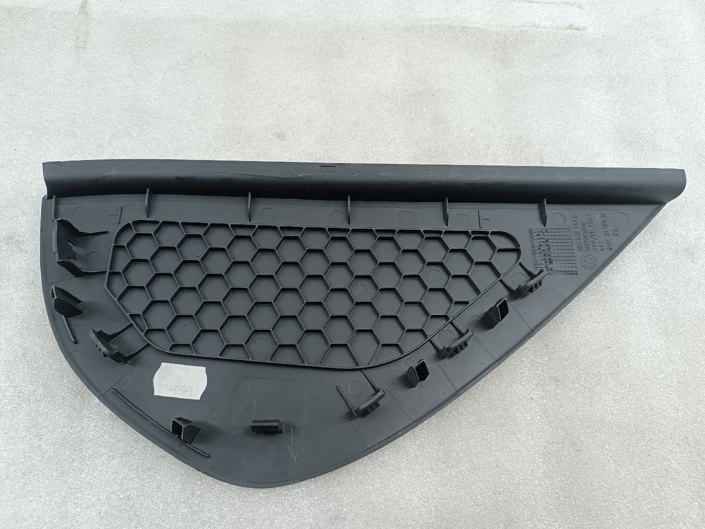 Plástico lateral direito de tablier VOLKSWAGEN POLO (6R1, 6C1) | 09 -  Imagem-1