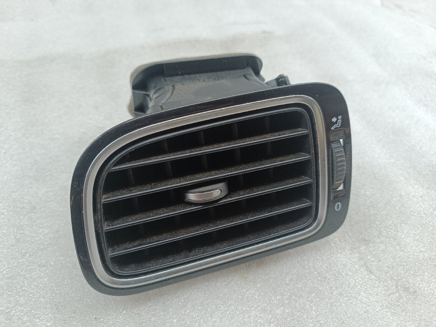 Difusor de ar direito VOLKSWAGEN POLO (6R1, 6C1) | 09 -  Imagem-4