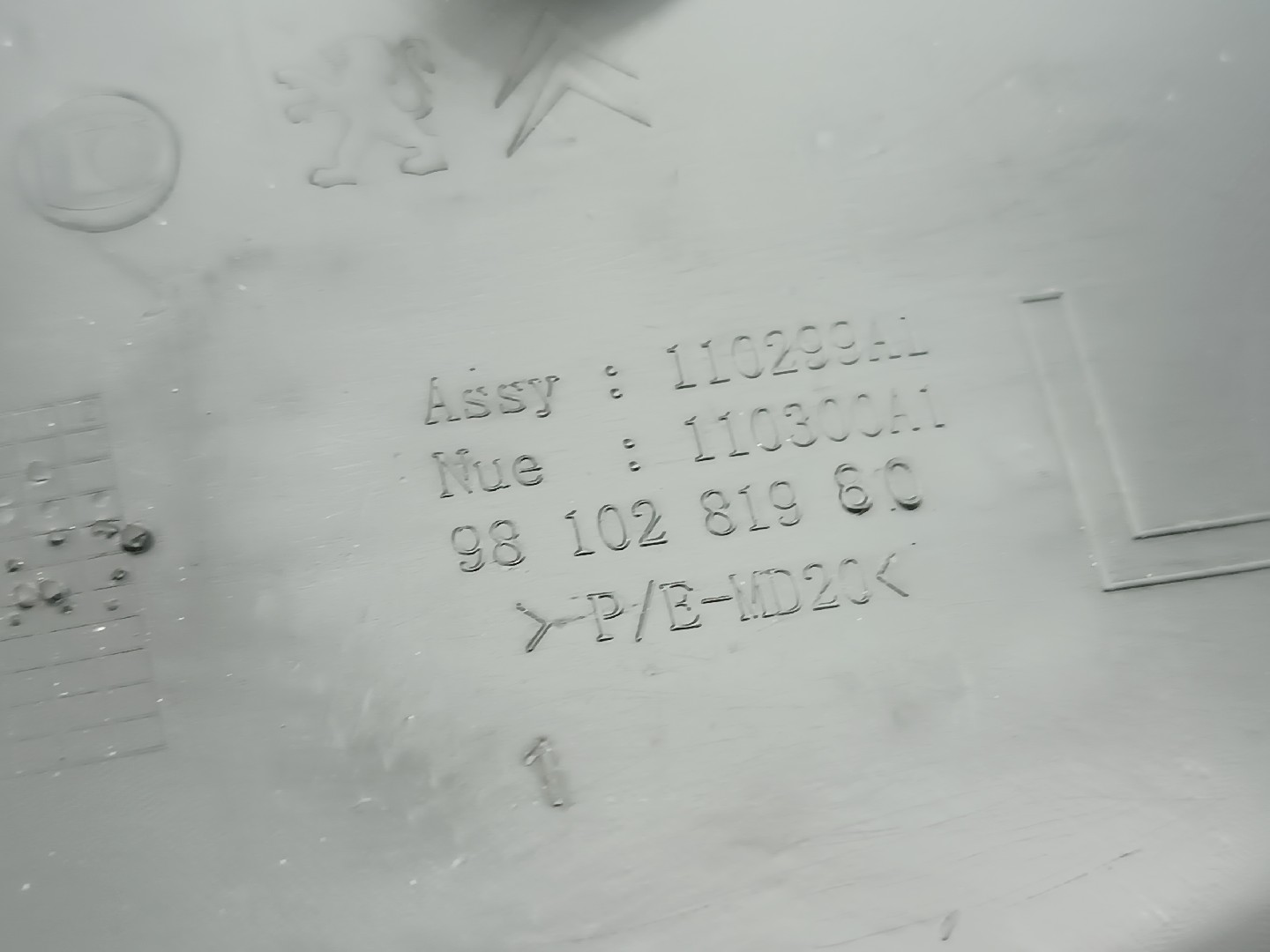 Tampa lateral de tablier PEUGEOT 3008 SUV (M_) | 16 -  Imagem-1