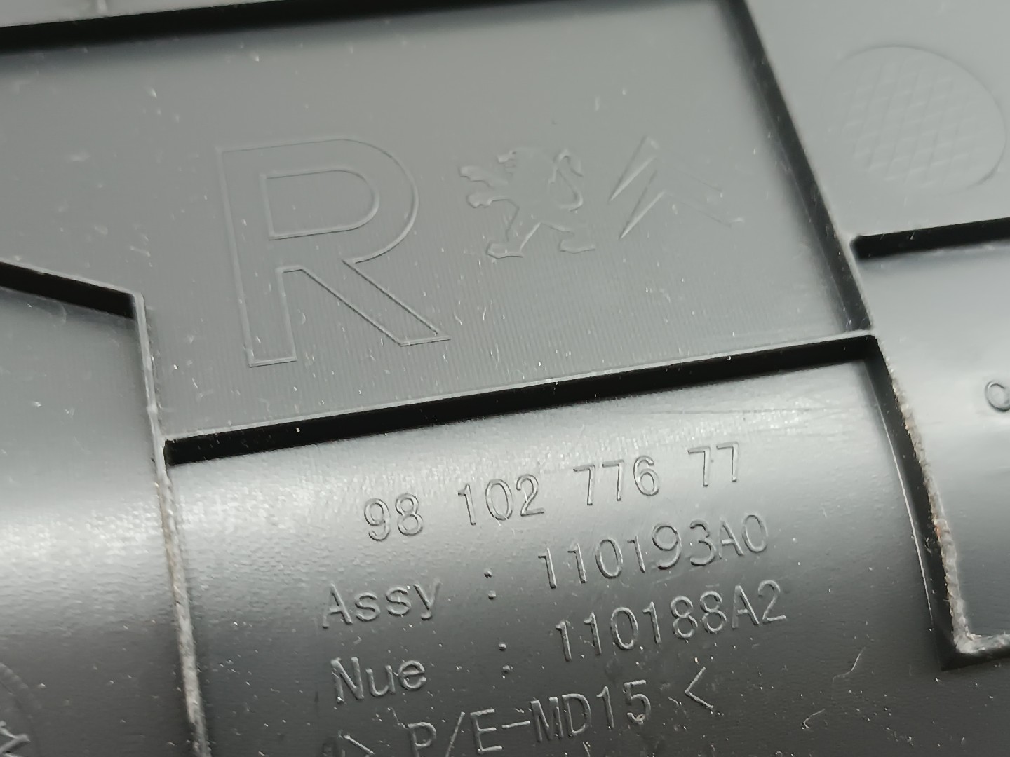 Acabamento de consola central PEUGEOT 5008 II | 16 -  Imagem-2