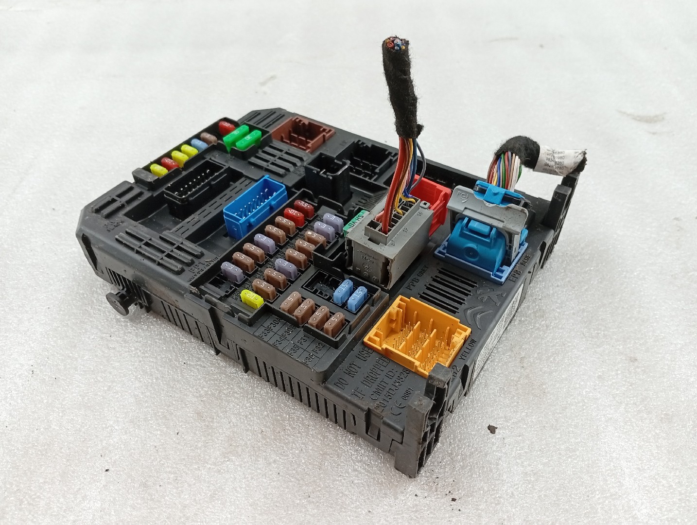 Caixa de Fusíveis PEUGEOT 508 SW I (8E_) | 10 - 18 Imagem-2