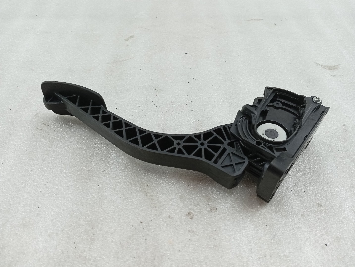 Pedal acelerador PEUGEOT 3008 SUV (M_) | 16 -  Imagem-1